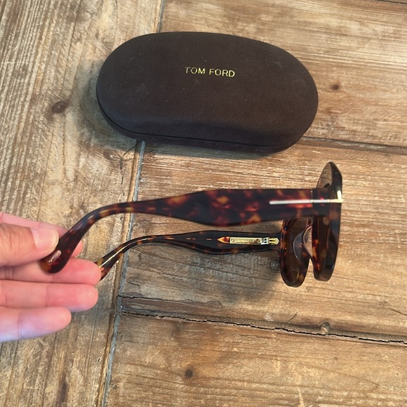 Tom Ford Tortoise Shell Sunglasses - Picture 2 of 3